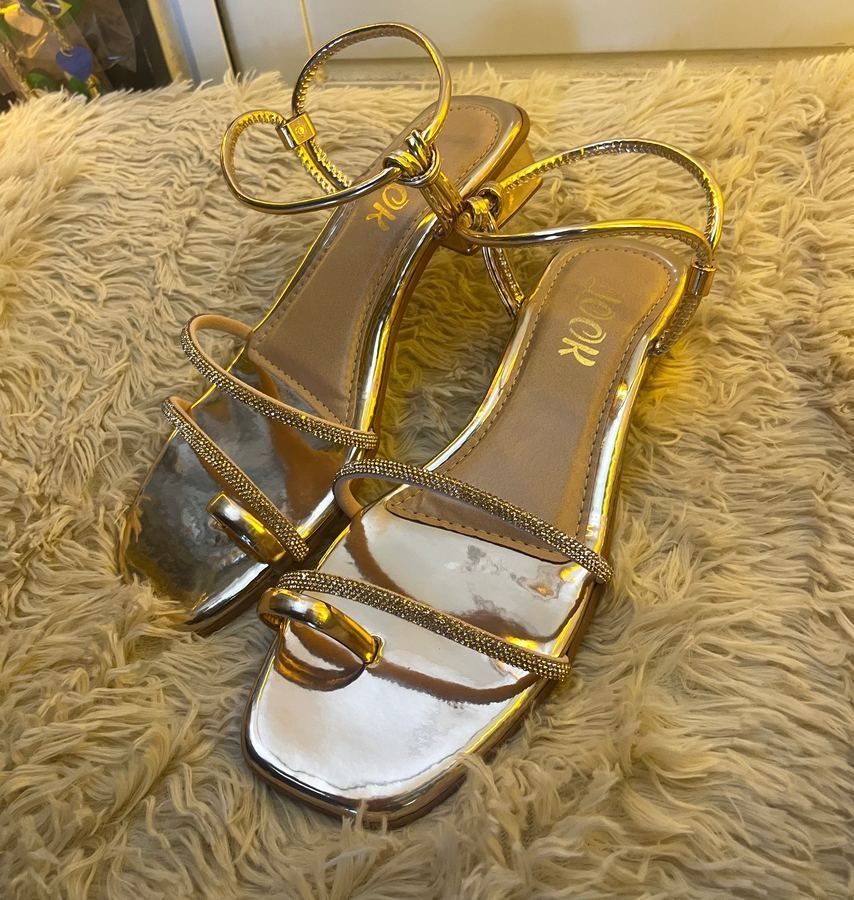 Sandália Look Dourada com Brilho