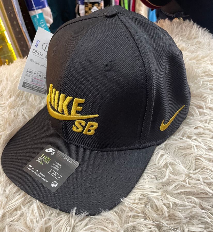 Boné NIKE SB Preto Amarelo