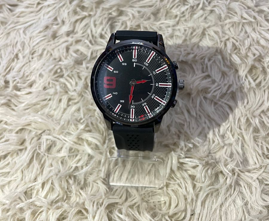 Relógio Preto E Vermelho